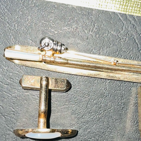 Swank salmon gold plated cufflinks with pearl stone and money clip - Picture 7 of 7